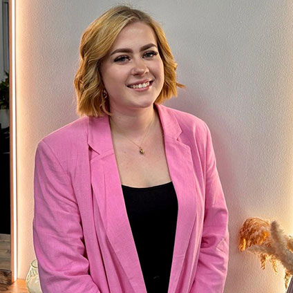 Emilia, Top-Stylistin