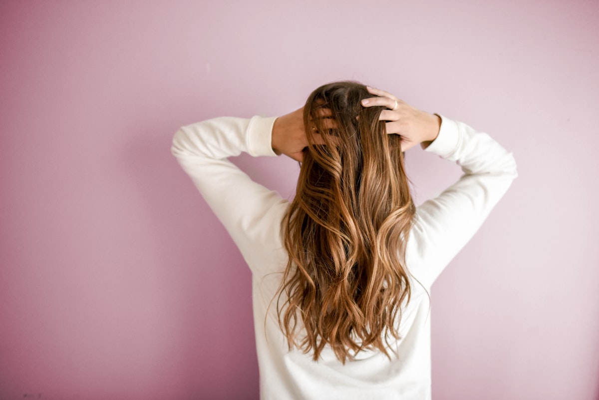 Frau mit gepflegter Balayage